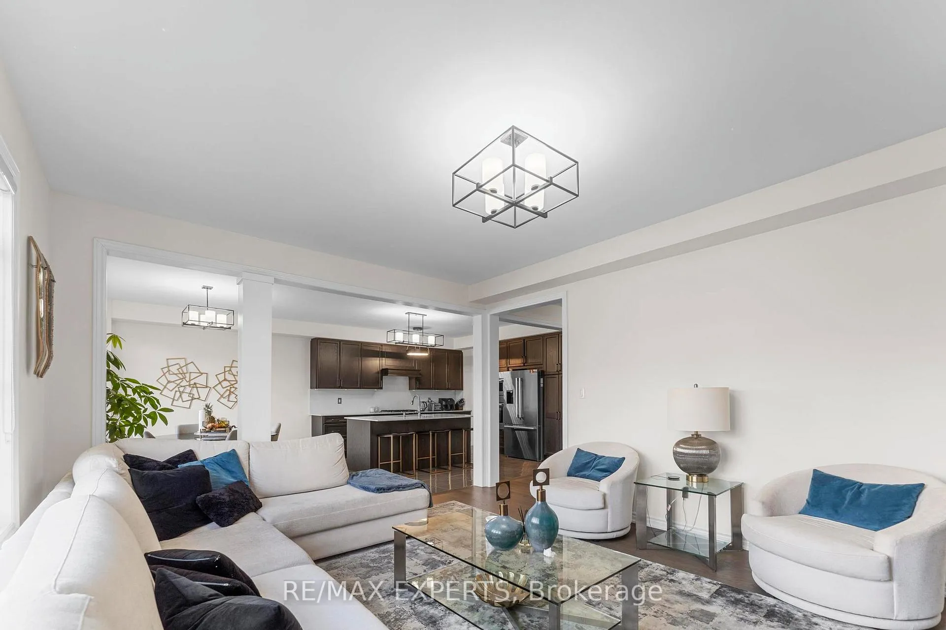 Photo 8 of 572 Queen Mary Drive, Brampton, Northwest Brampton — HOMEH