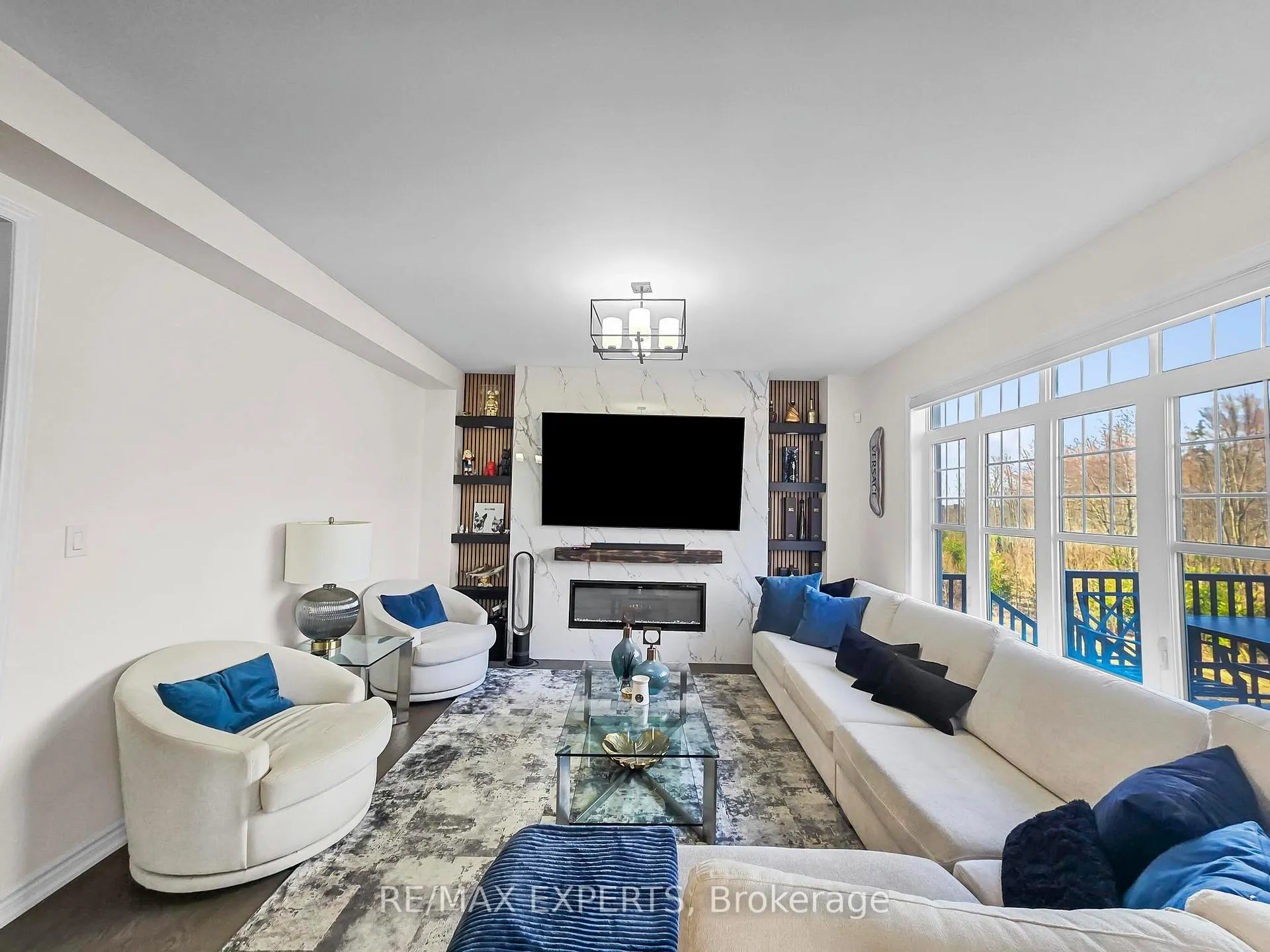 Photo 10 of 572 Queen Mary Drive, Brampton, Northwest Brampton — HOMEH