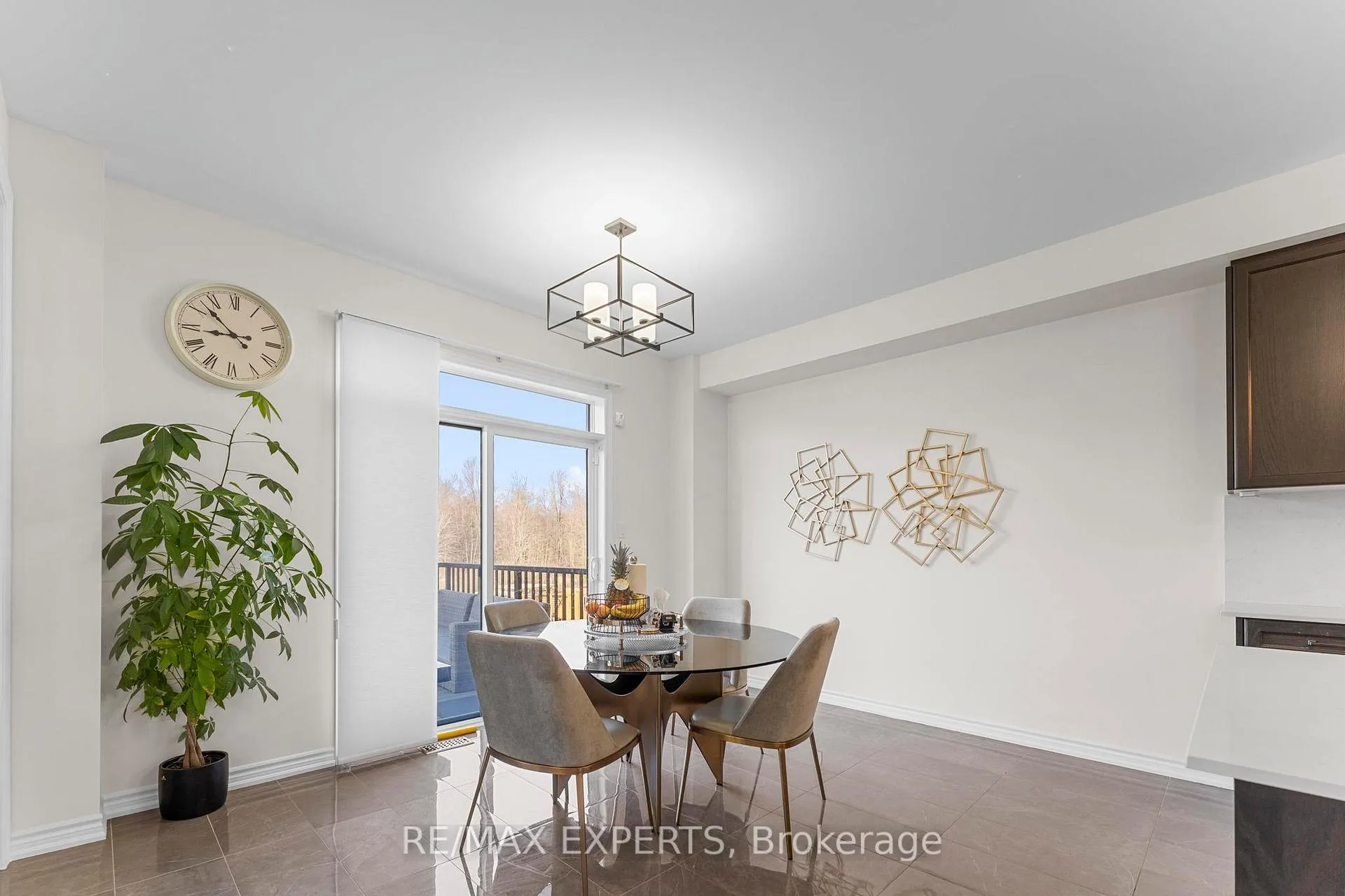 Photo 14 of 572 Queen Mary Drive, Brampton, Northwest Brampton — HOMEH