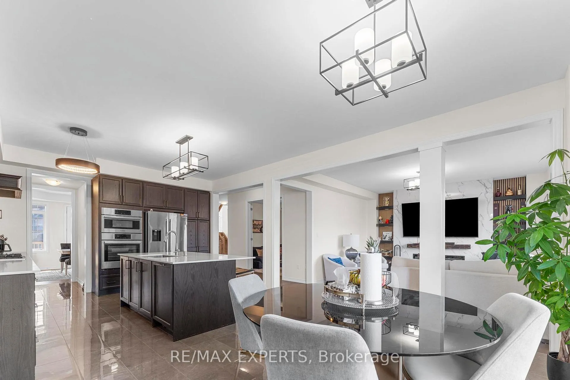 Photo 15 of 572 Queen Mary Drive, Brampton, Northwest Brampton — HOMEH