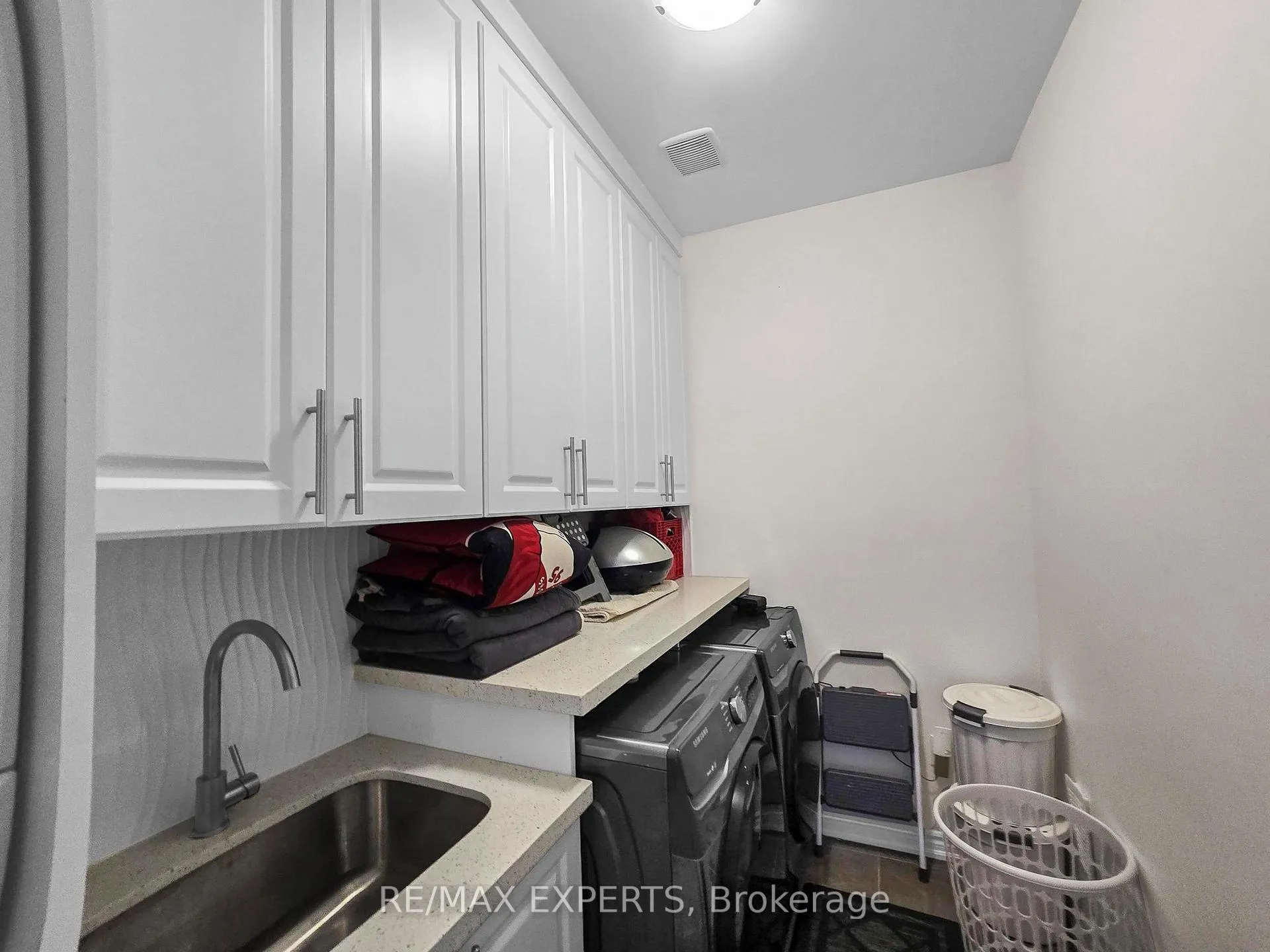 Photo 22 of 572 Queen Mary Drive, Brampton, Northwest Brampton — HOMEH