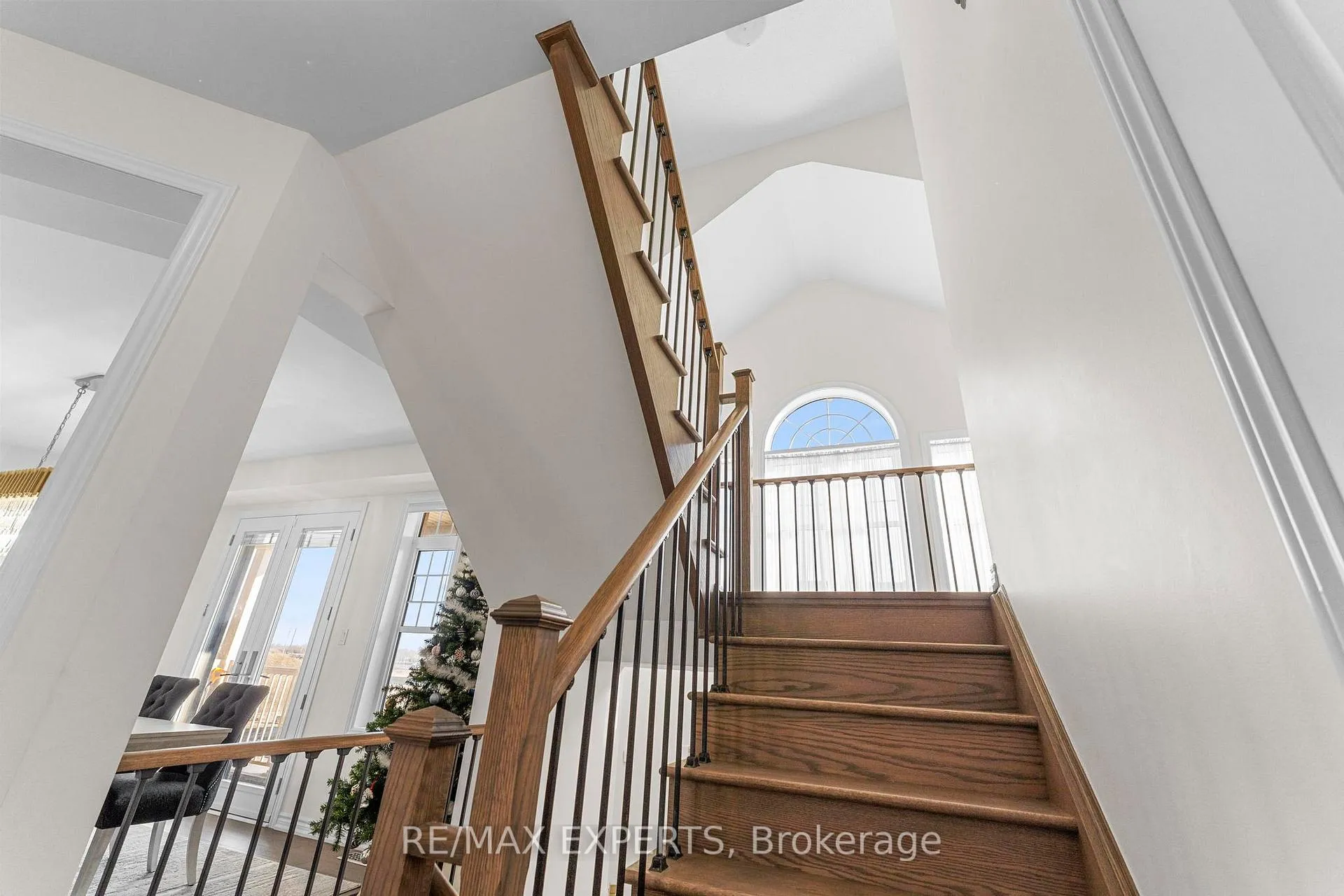 Photo 23 of 572 Queen Mary Drive, Brampton, Northwest Brampton — HOMEH