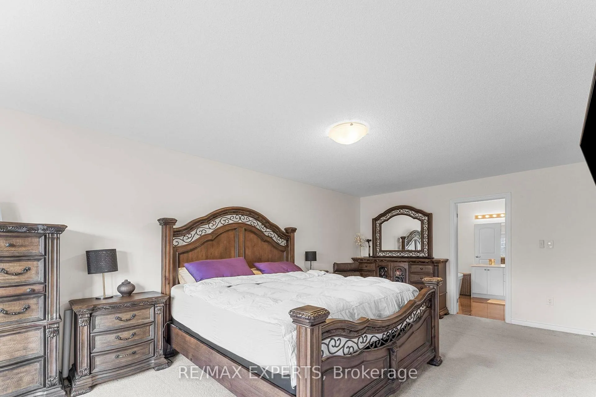 Photo 24 of 572 Queen Mary Drive, Brampton, Northwest Brampton — HOMEH