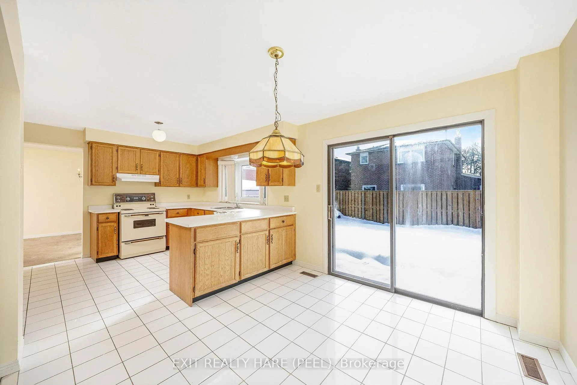 Photo 9 of 47 Stillwater Crescent, Brampton, Brampton West — HOMEH