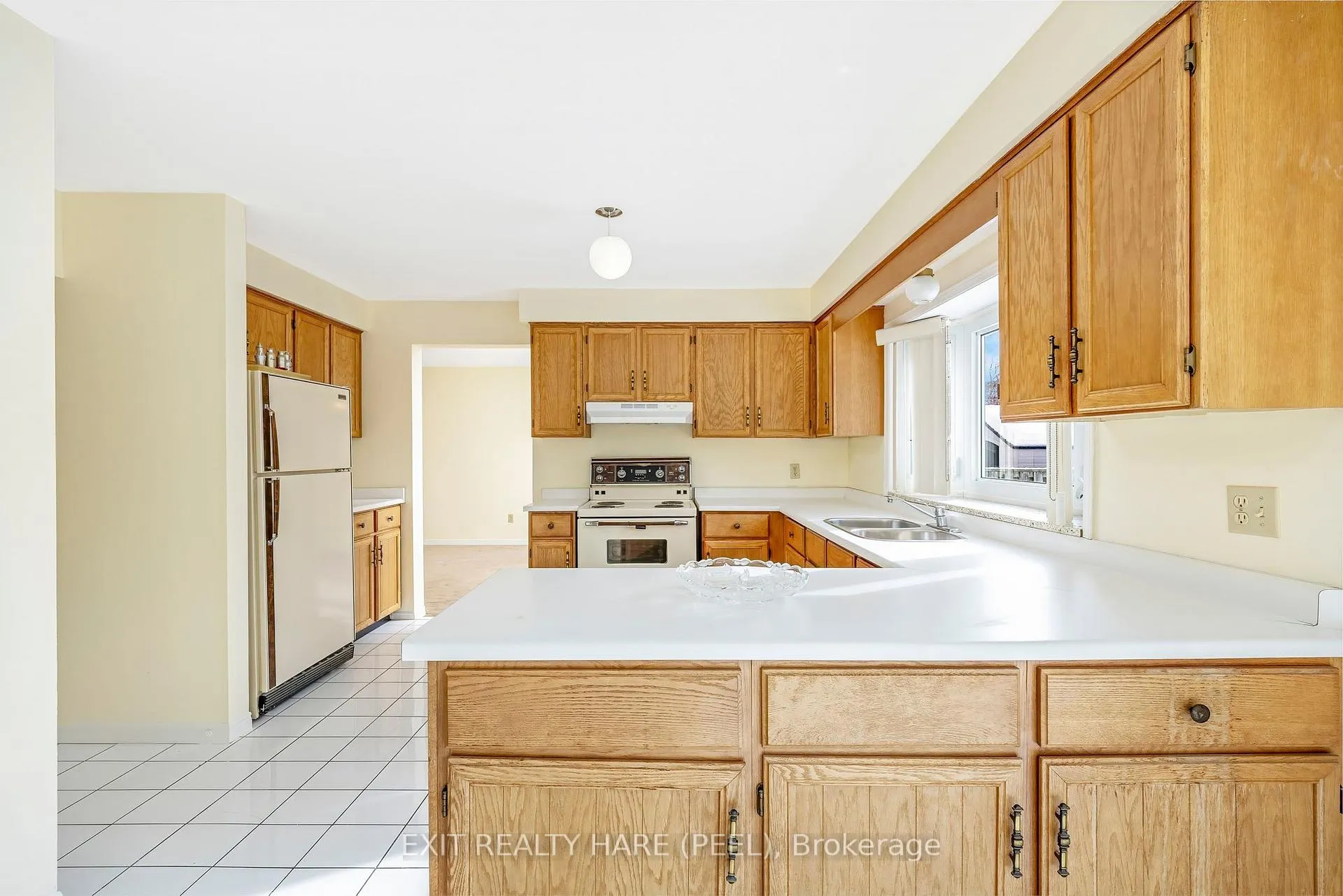 Photo 10 of 47 Stillwater Crescent, Brampton, Brampton West — HOMEH