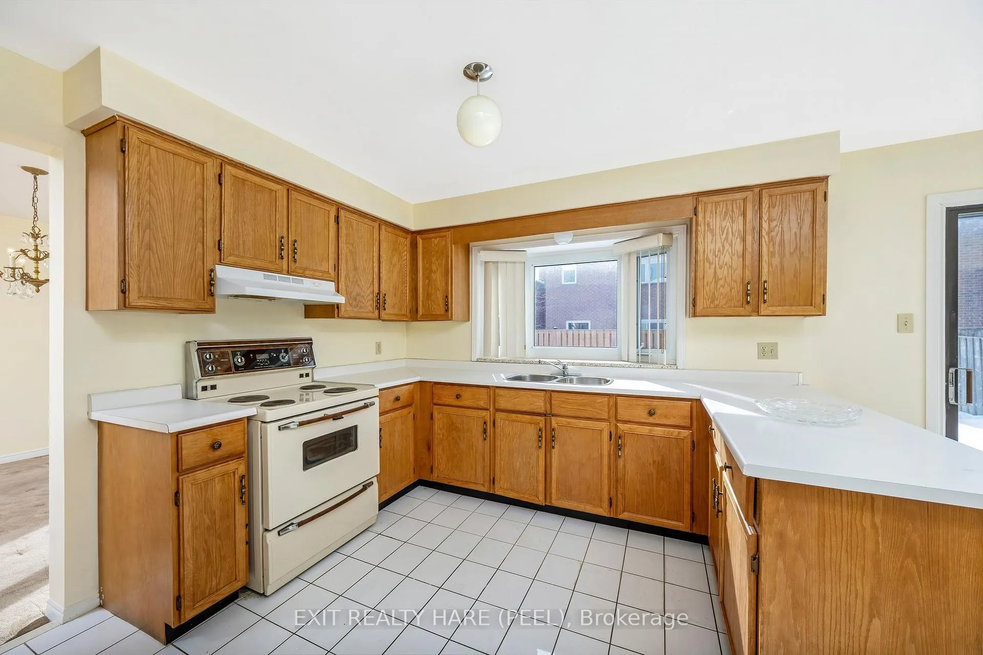 Photo 12 of 47 Stillwater Crescent, Brampton, Brampton West — HOMEH