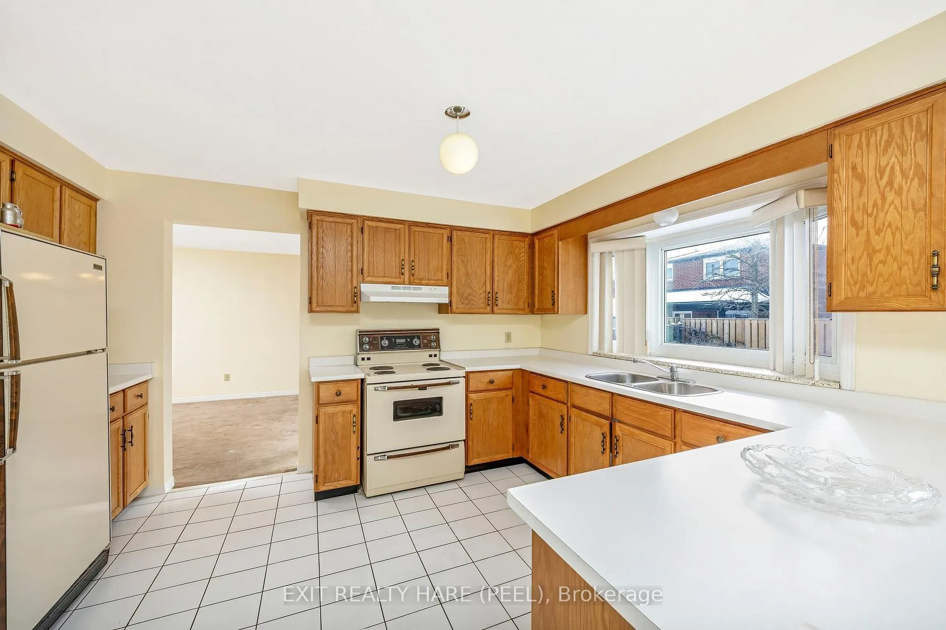 Photo 13 of 47 Stillwater Crescent, Brampton, Brampton West — HOMEH