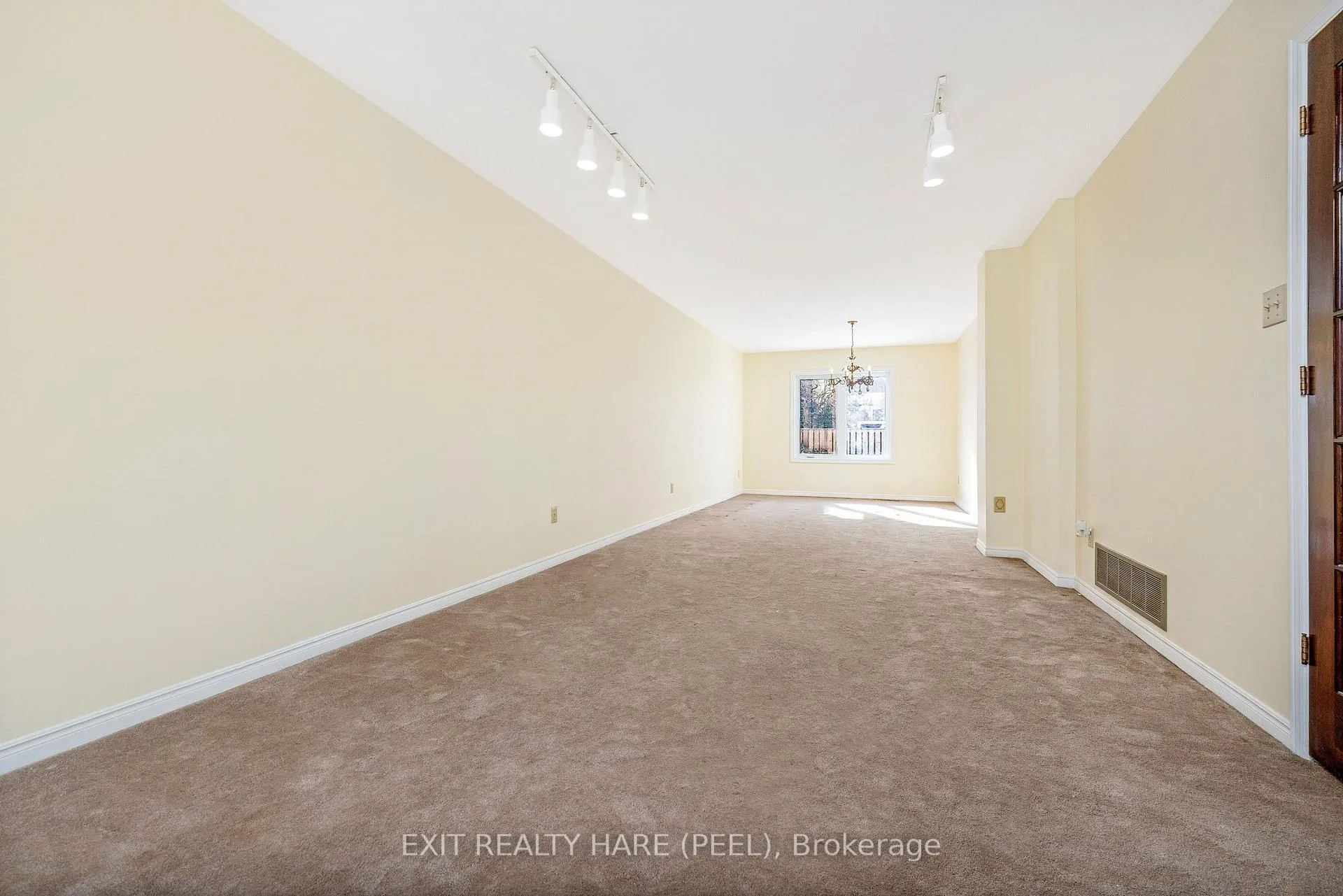 Photo 19 of 47 Stillwater Crescent, Brampton, Brampton West — HOMEH