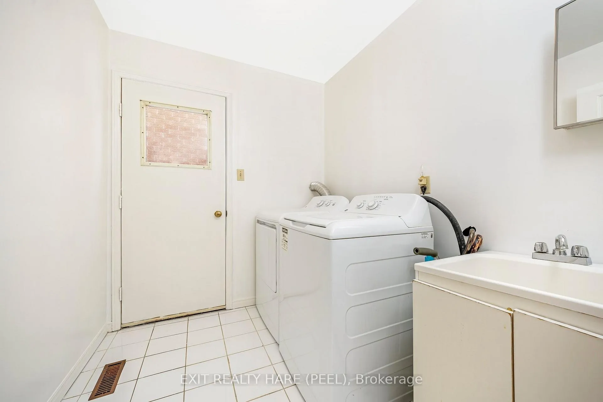 Photo 23 of 47 Stillwater Crescent, Brampton, Brampton West — HOMEH