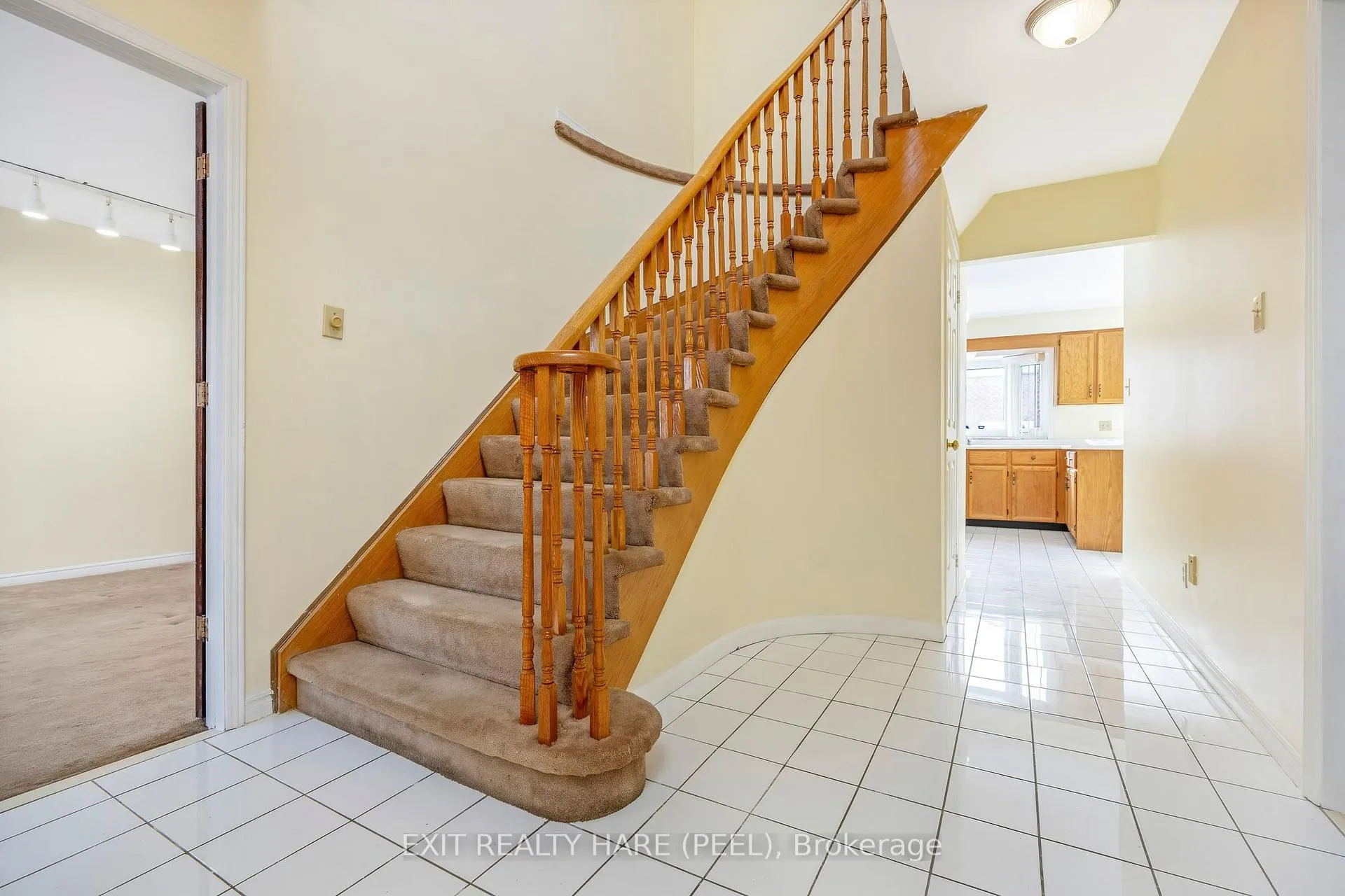 Photo 24 of 47 Stillwater Crescent, Brampton, Brampton West — HOMEH