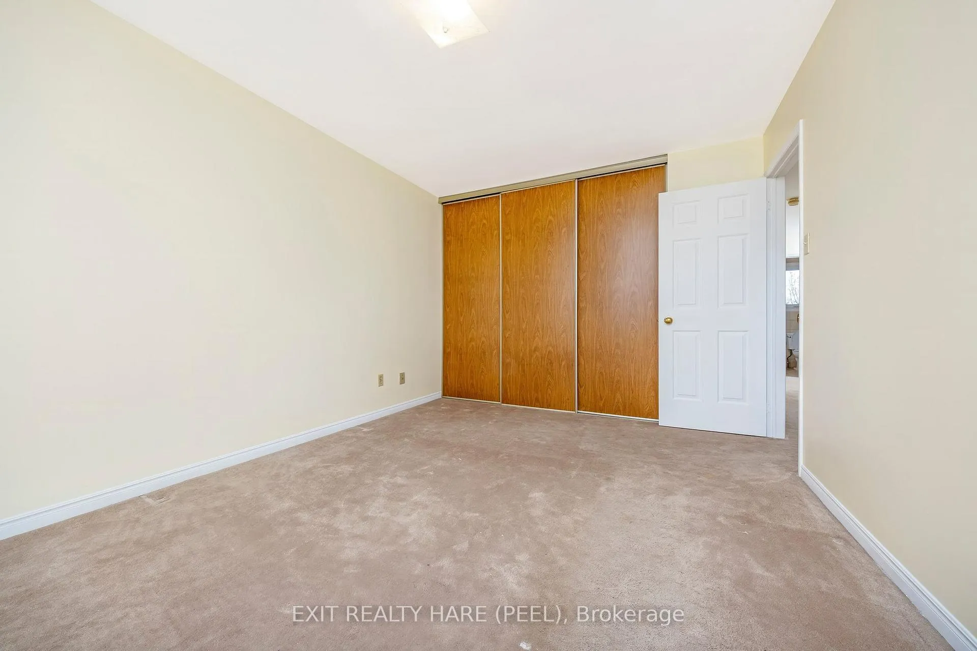 Photo 32 of 47 Stillwater Crescent, Brampton, Brampton West — HOMEH
