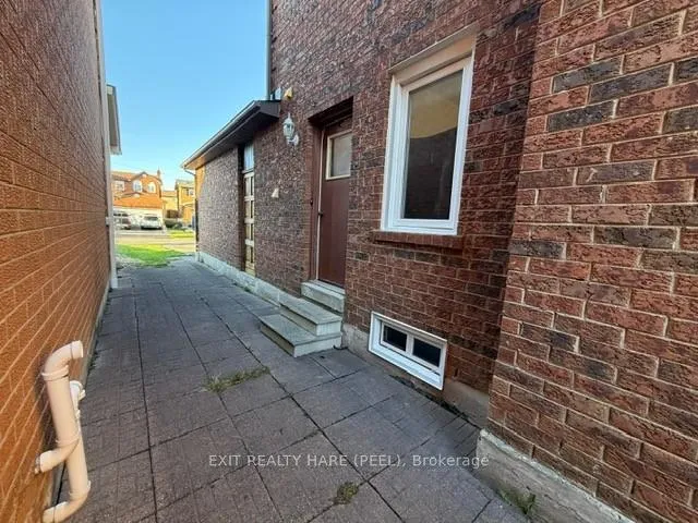 Photo 37 of 47 Stillwater Crescent, Brampton, Brampton West — HOMEH