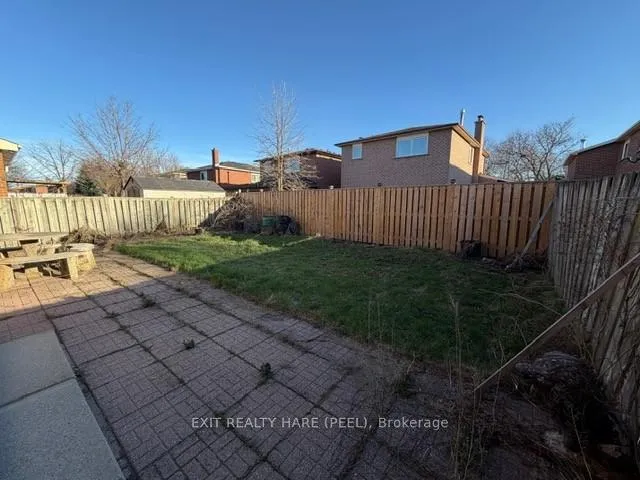 Photo 38 of 47 Stillwater Crescent, Brampton, Brampton West — HOMEH