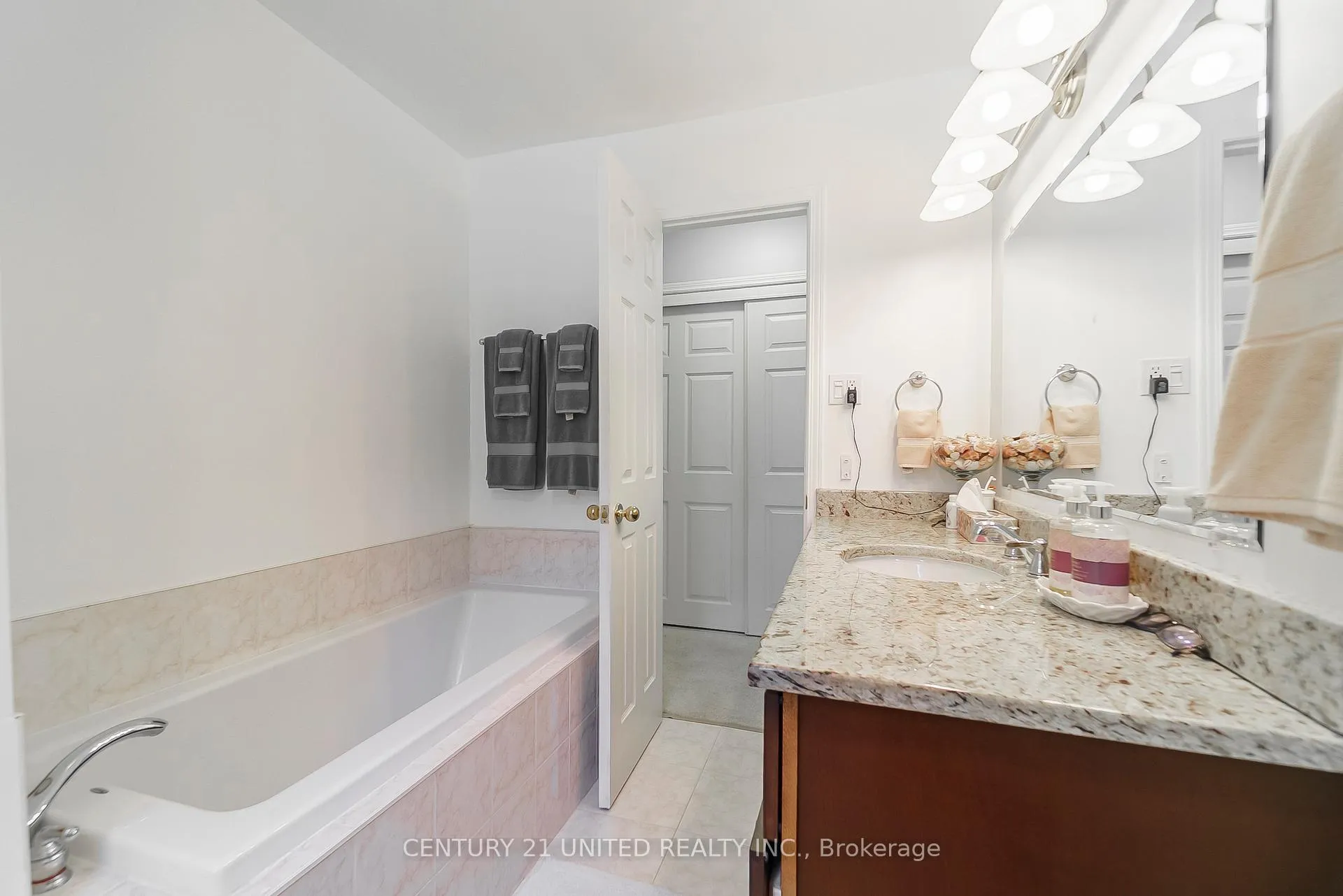 Photo 23 of 1656 Champlain Drive, Peterborough, Northcrest Ward 5 — HOMEH