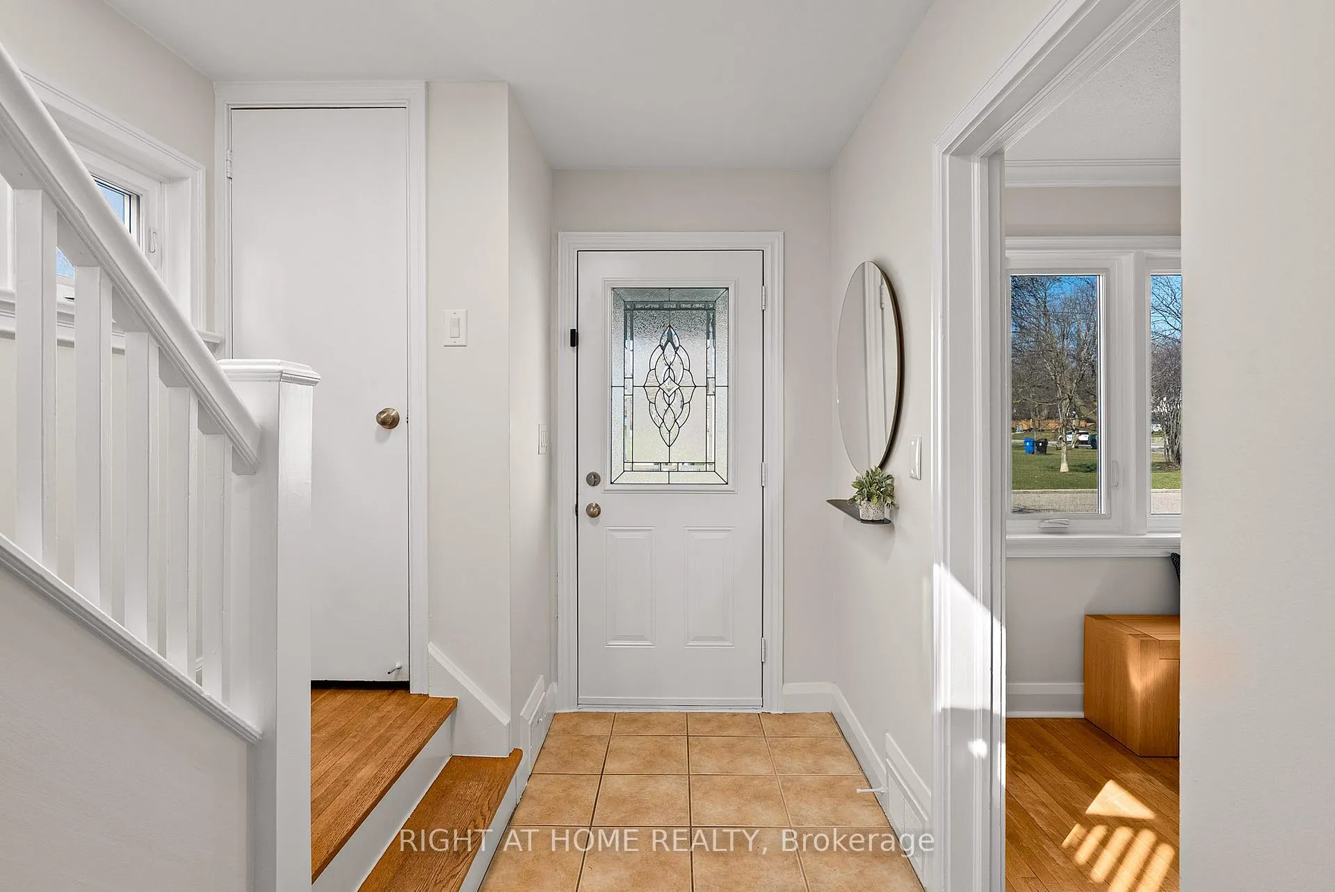 Photo 4 of 61 Central Street, Etobicoke, Mimico — HOMEH