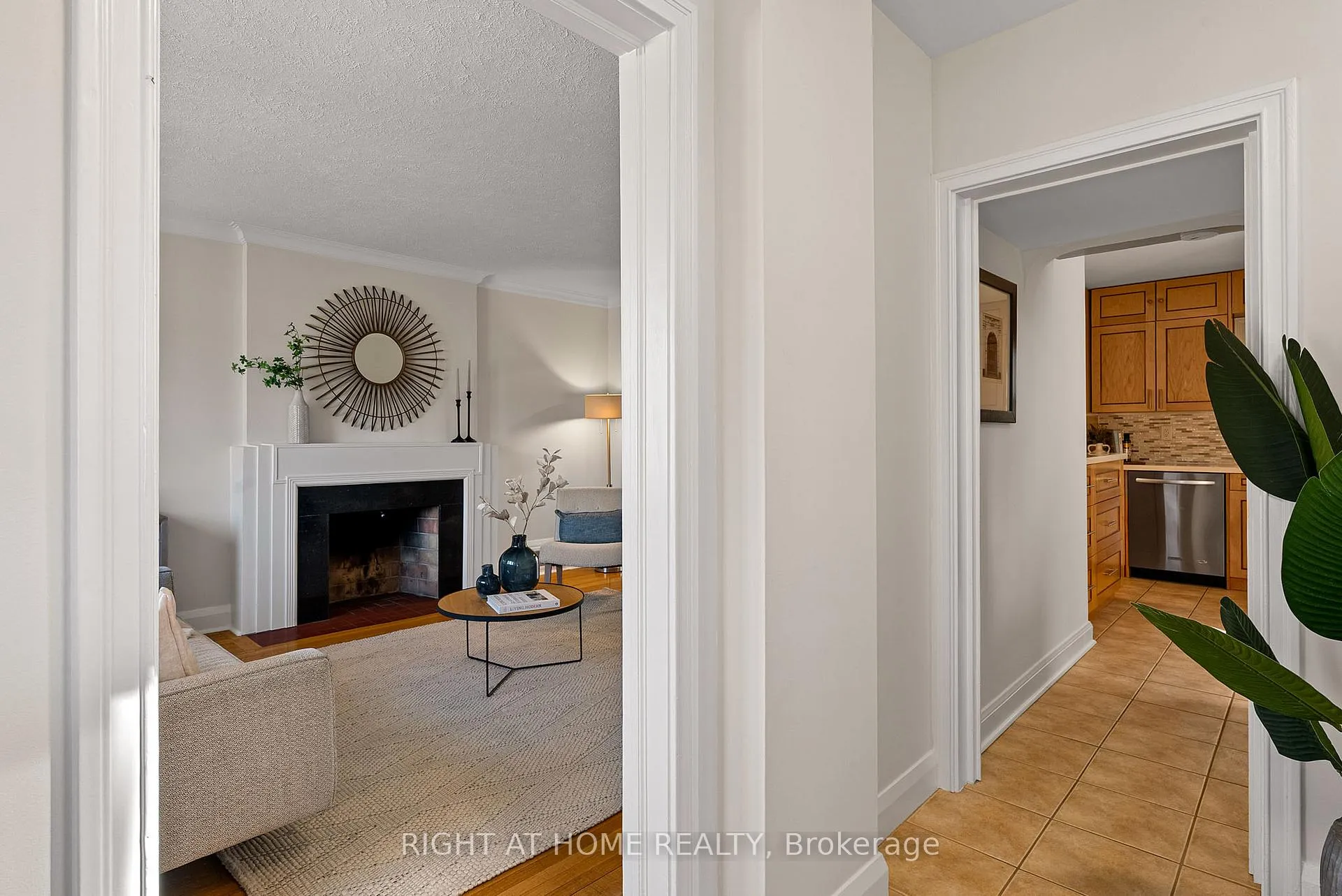 Photo 5 of 61 Central Street, Etobicoke, Mimico — HOMEH