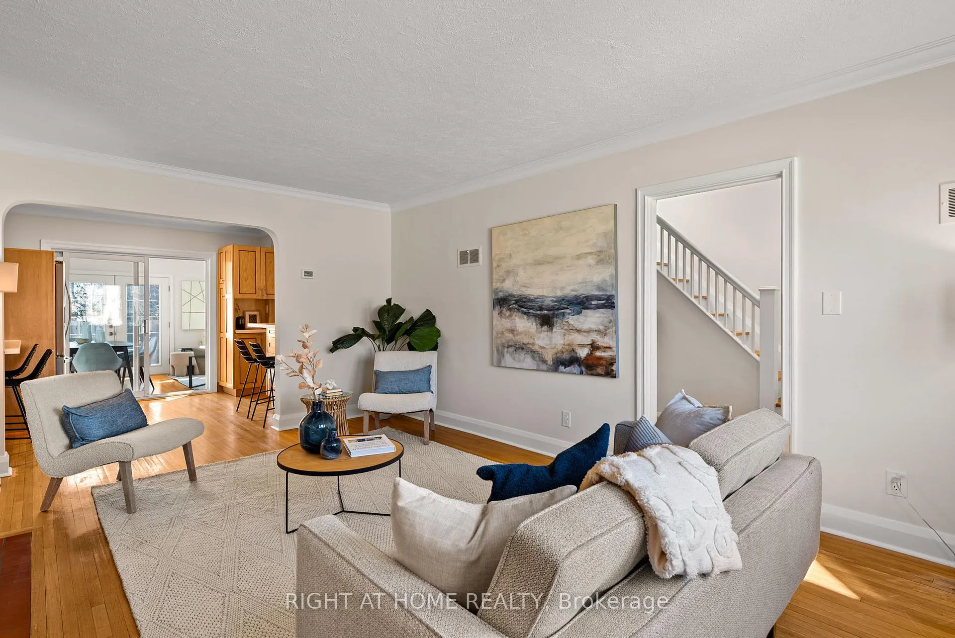 Photo 7 of 61 Central Street, Etobicoke, Mimico — HOMEH