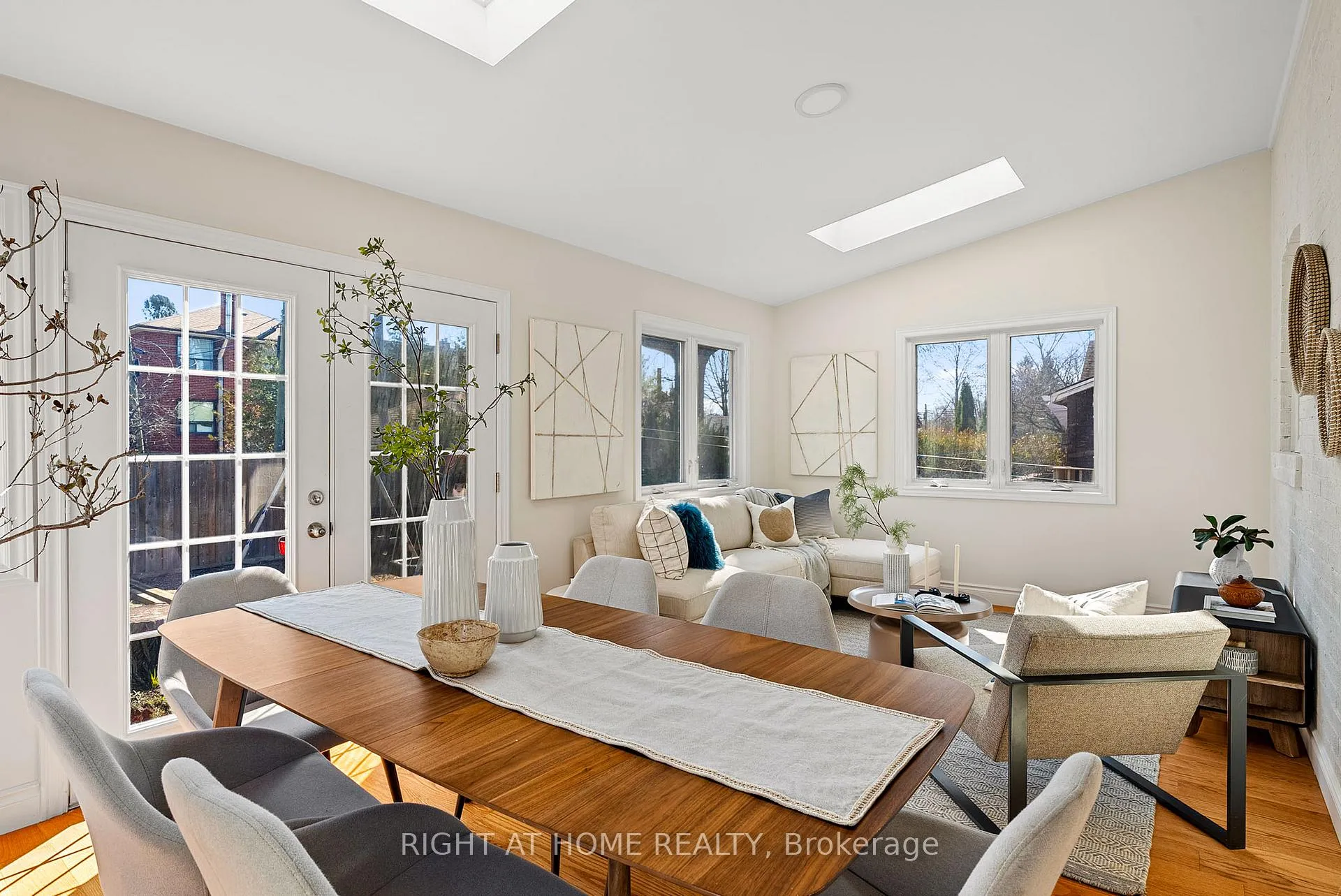 Photo 13 of 61 Central Street, Etobicoke, Mimico — HOMEH