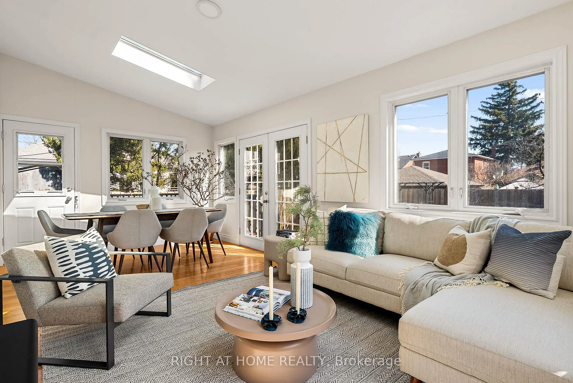 Photo 16 of 61 Central Street, Etobicoke, Mimico — HOMEH