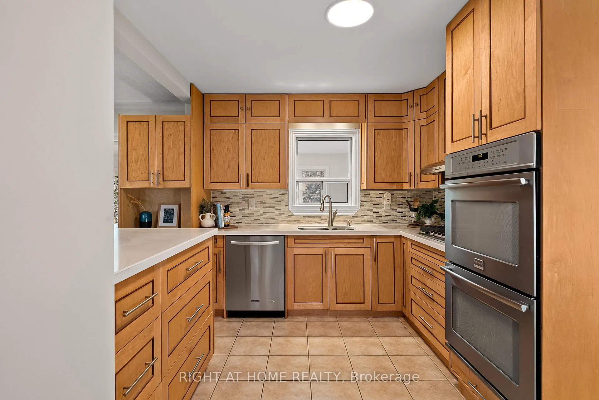 Photo 24 of 61 Central Street, Etobicoke, Mimico — HOMEH
