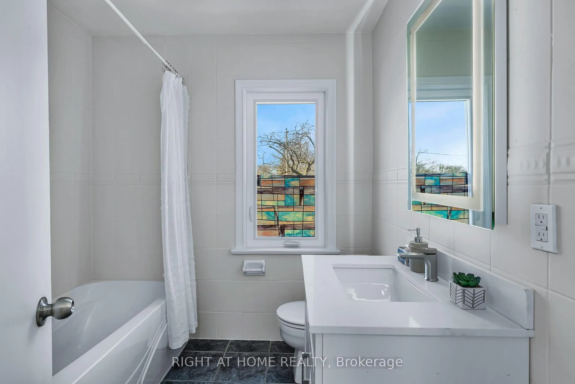 Photo 37 of 61 Central Street, Etobicoke, Mimico — HOMEH