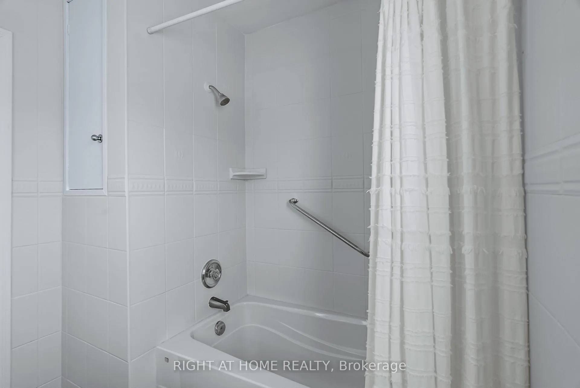 Photo 38 of 61 Central Street, Etobicoke, Mimico — HOMEH