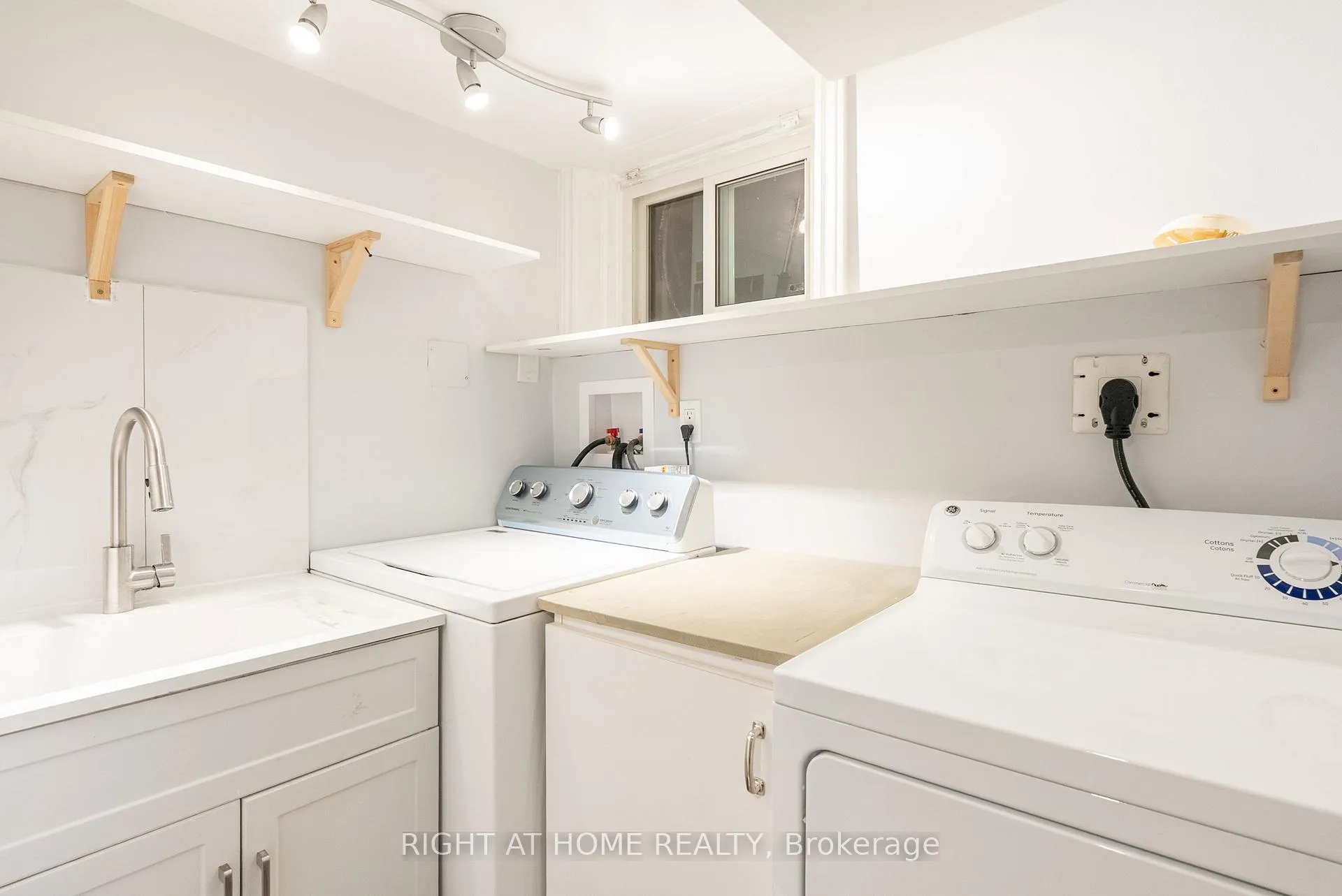 Photo 42 of 61 Central Street, Etobicoke, Mimico — HOMEH