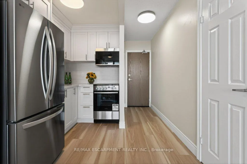 Photo 5 of Unit 1801, 150 Charlton Avenue E, Hamilton, Corktown — HOMEH