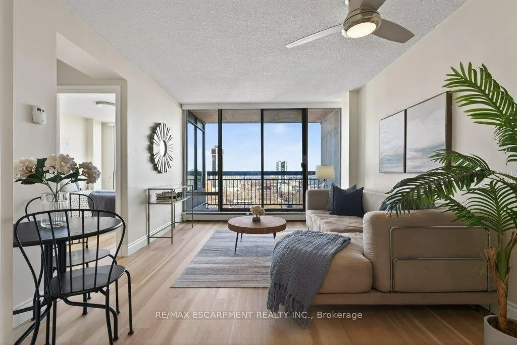 Photo 9 of Unit 1801, 150 Charlton Avenue E, Hamilton, Corktown — HOMEH
