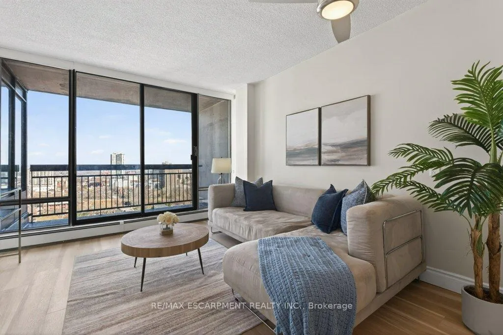 Photo 10 of Unit 1801, 150 Charlton Avenue E, Hamilton, Corktown — HOMEH