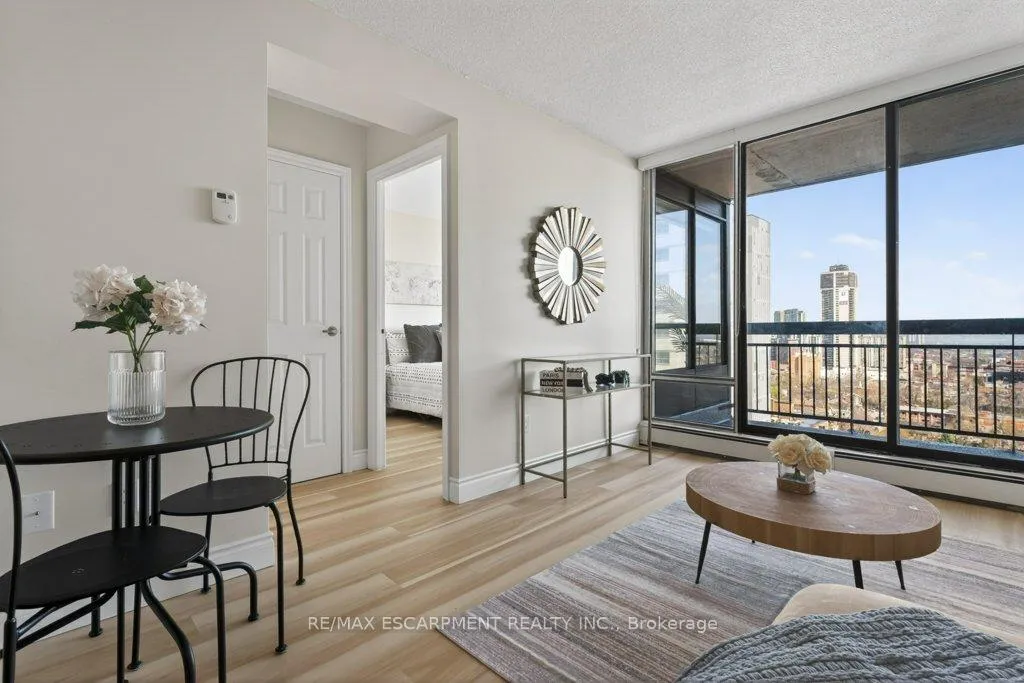 Photo 16 of Unit 1801, 150 Charlton Avenue E, Hamilton, Corktown — HOMEH