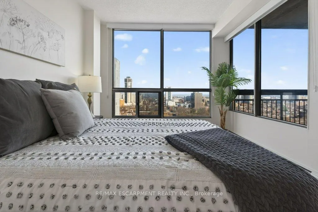 Photo 19 of Unit 1801, 150 Charlton Avenue E, Hamilton, Corktown — HOMEH