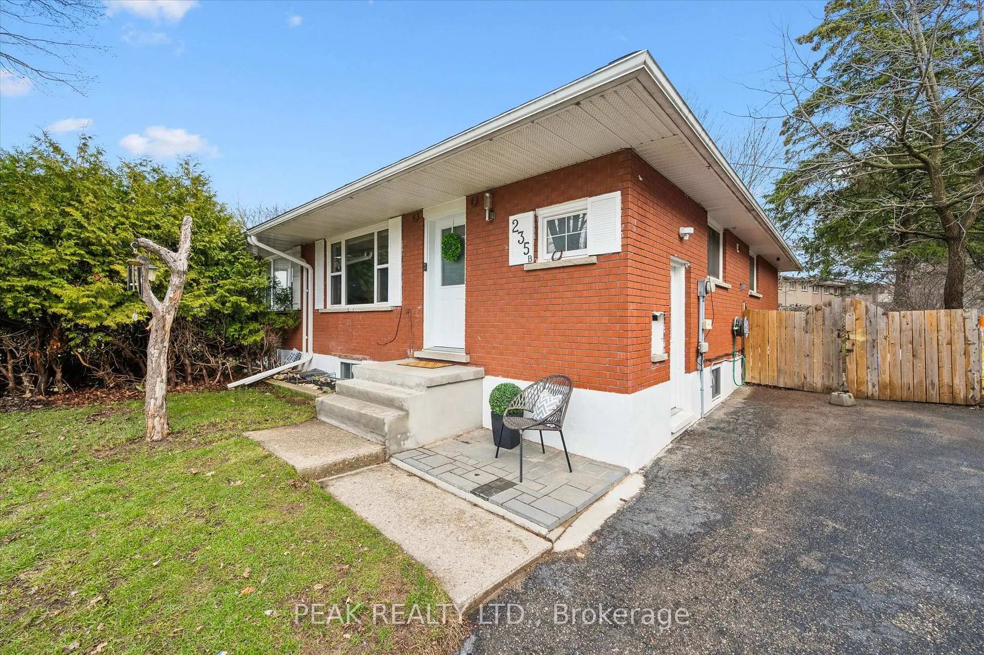 Photo 3 of Unit B, 235 Cedarbrae Avenue, Waterloo — HOMEH