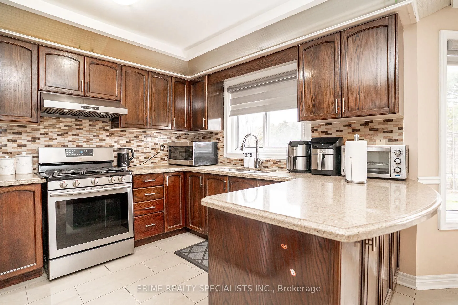 Photo 11 of 52 Deerglen Drive, Brampton, Sandringham-Wellington — HOMEH