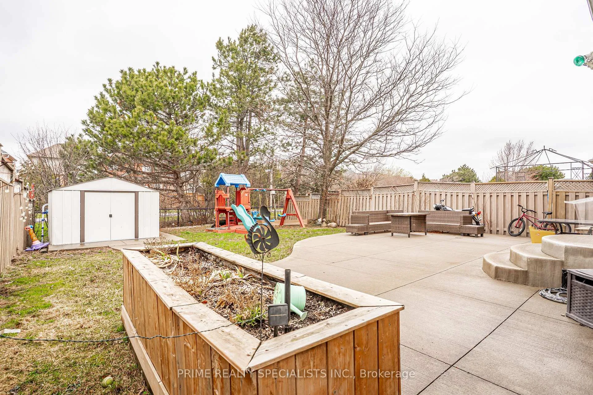 Photo 44 of 52 Deerglen Drive, Brampton, Sandringham-Wellington — HOMEH