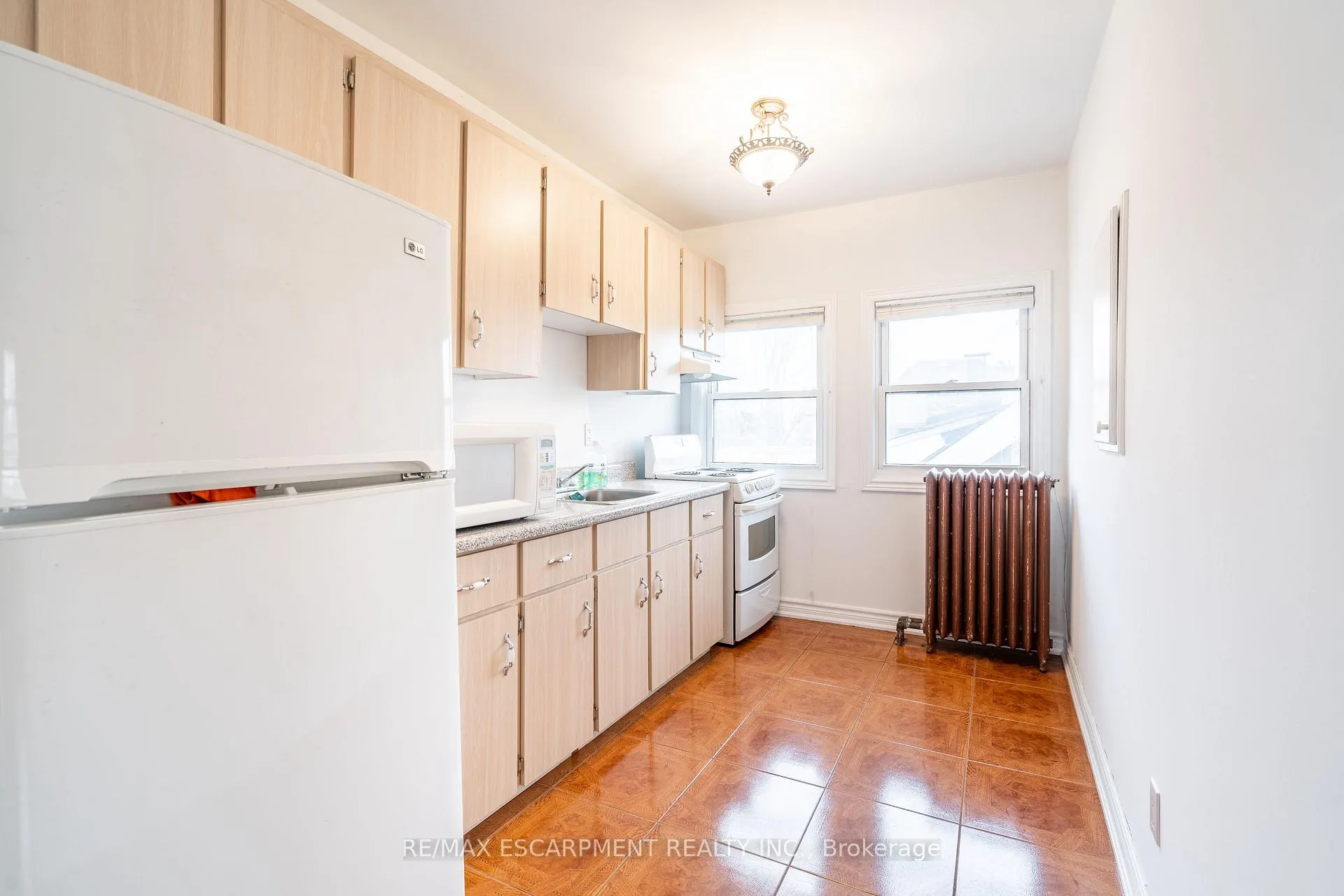 Photo 7 of Unit 3, 80 St. Clair Avenue, Hamilton, Gibson — HOMEH
