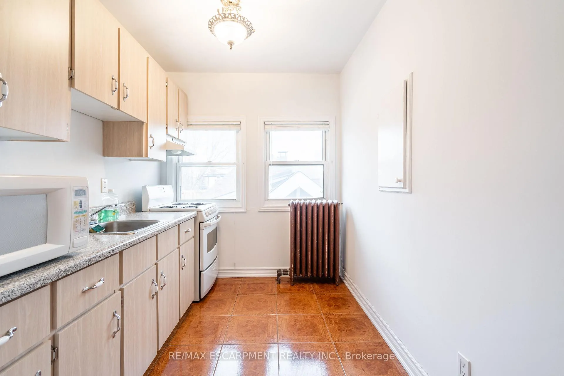 Photo 8 of Unit 3, 80 St. Clair Avenue, Hamilton, Gibson — HOMEH