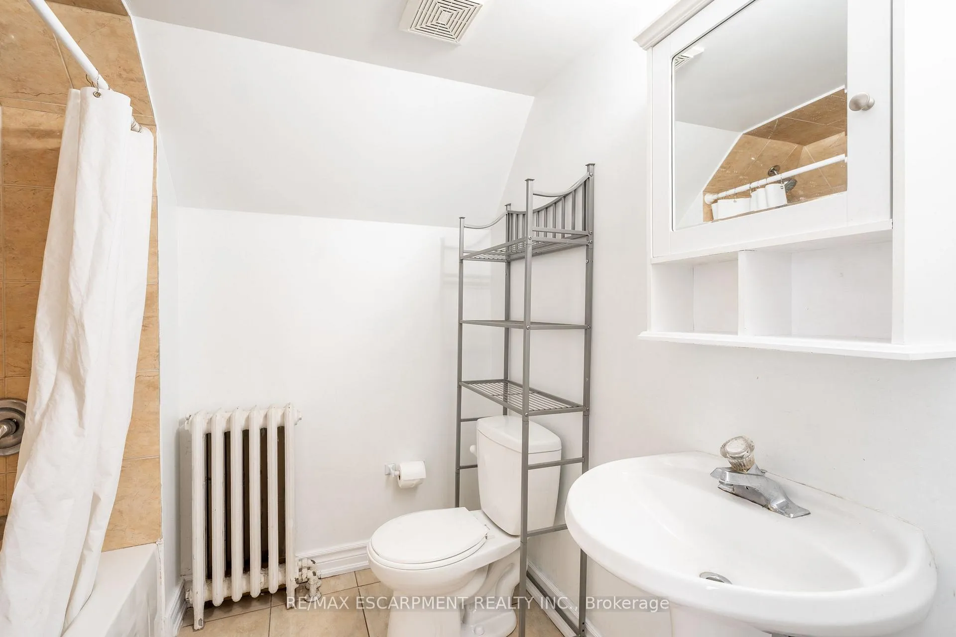 Photo 15 of Unit 3, 80 St. Clair Avenue, Hamilton, Gibson — HOMEH