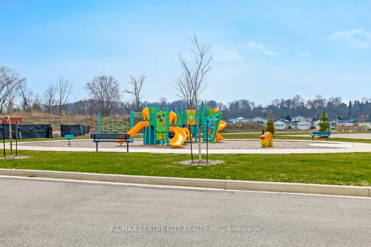 Photo 25 of Unit 405, 100 The Promenade, Central Elgin, Port Stanley — HOMEH