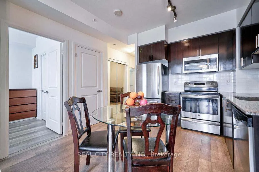 Photo 6 of Unit 407, 7167 Yonge Street, Markham, Thornhill — HOMEH