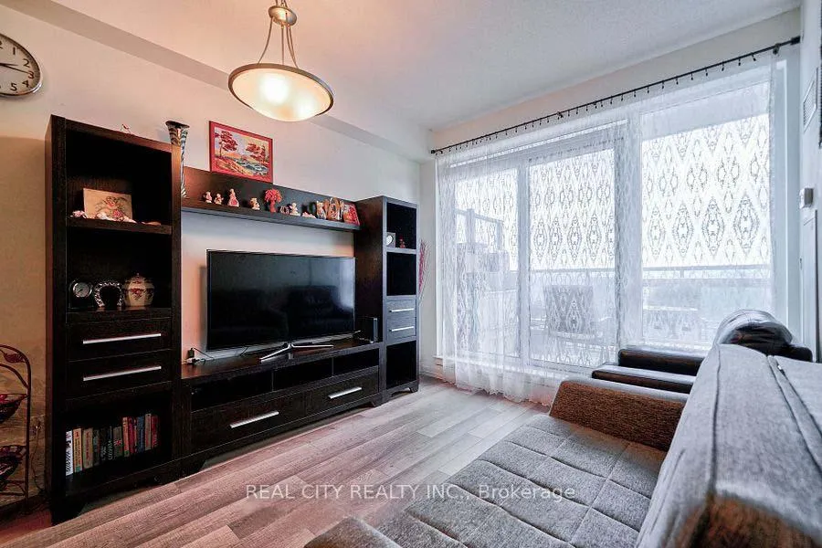 Photo 9 of Unit 407, 7167 Yonge Street, Markham, Thornhill — HOMEH