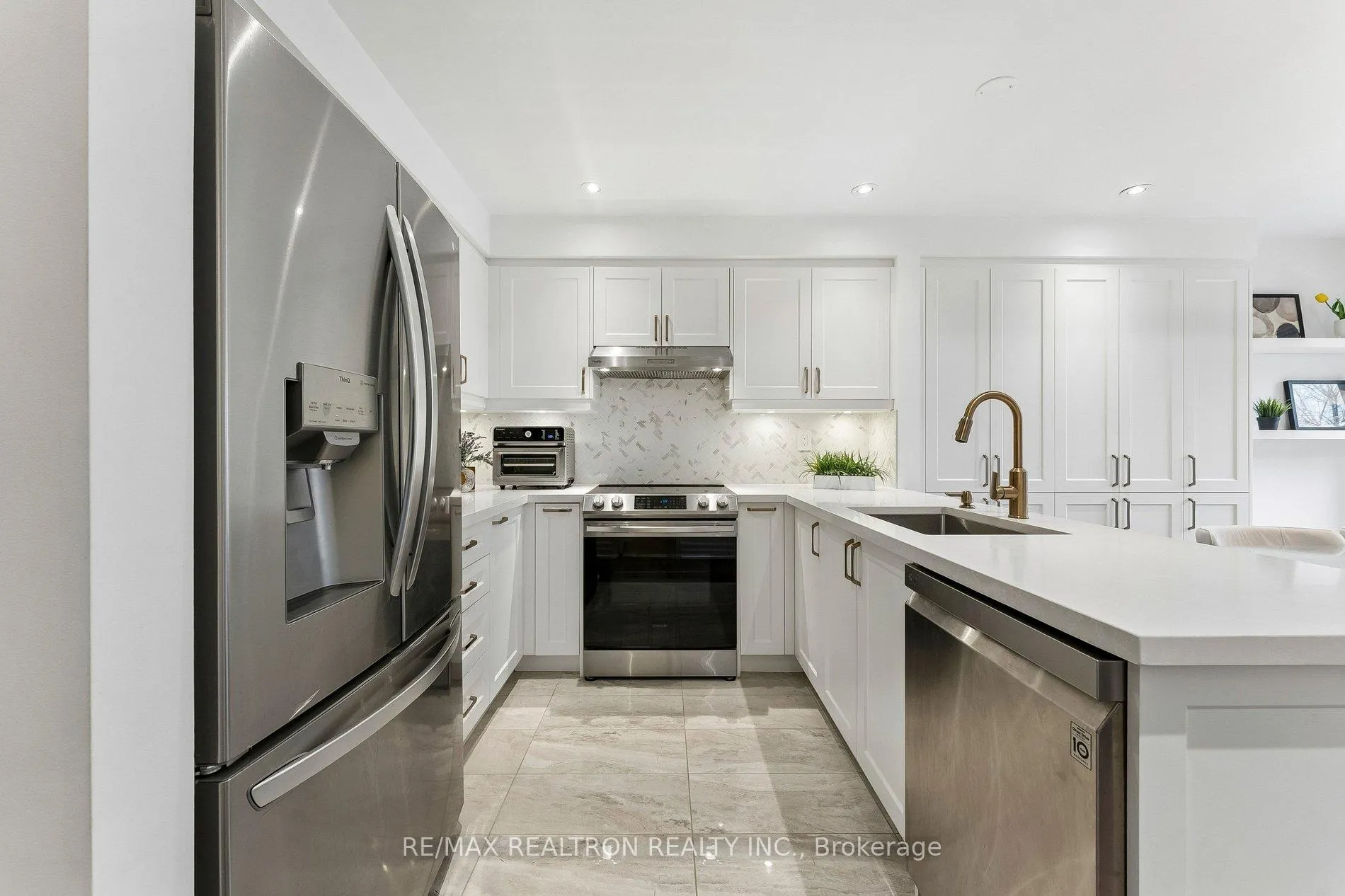 Photo 17 of 15 Mugford Road, Aurora, Bayview Wellington — HOMEH