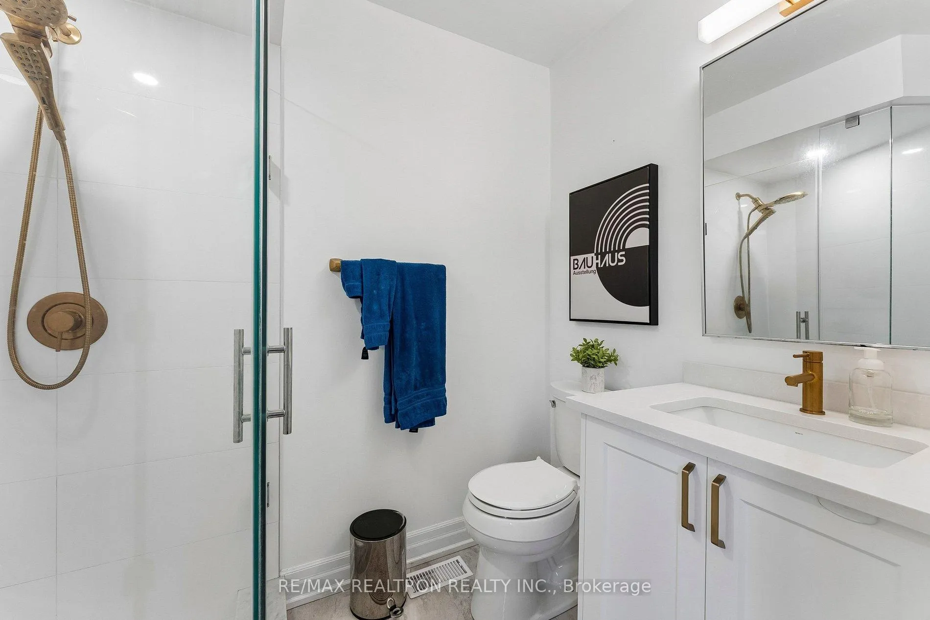 Photo 42 of 15 Mugford Road, Aurora, Bayview Wellington — HOMEH