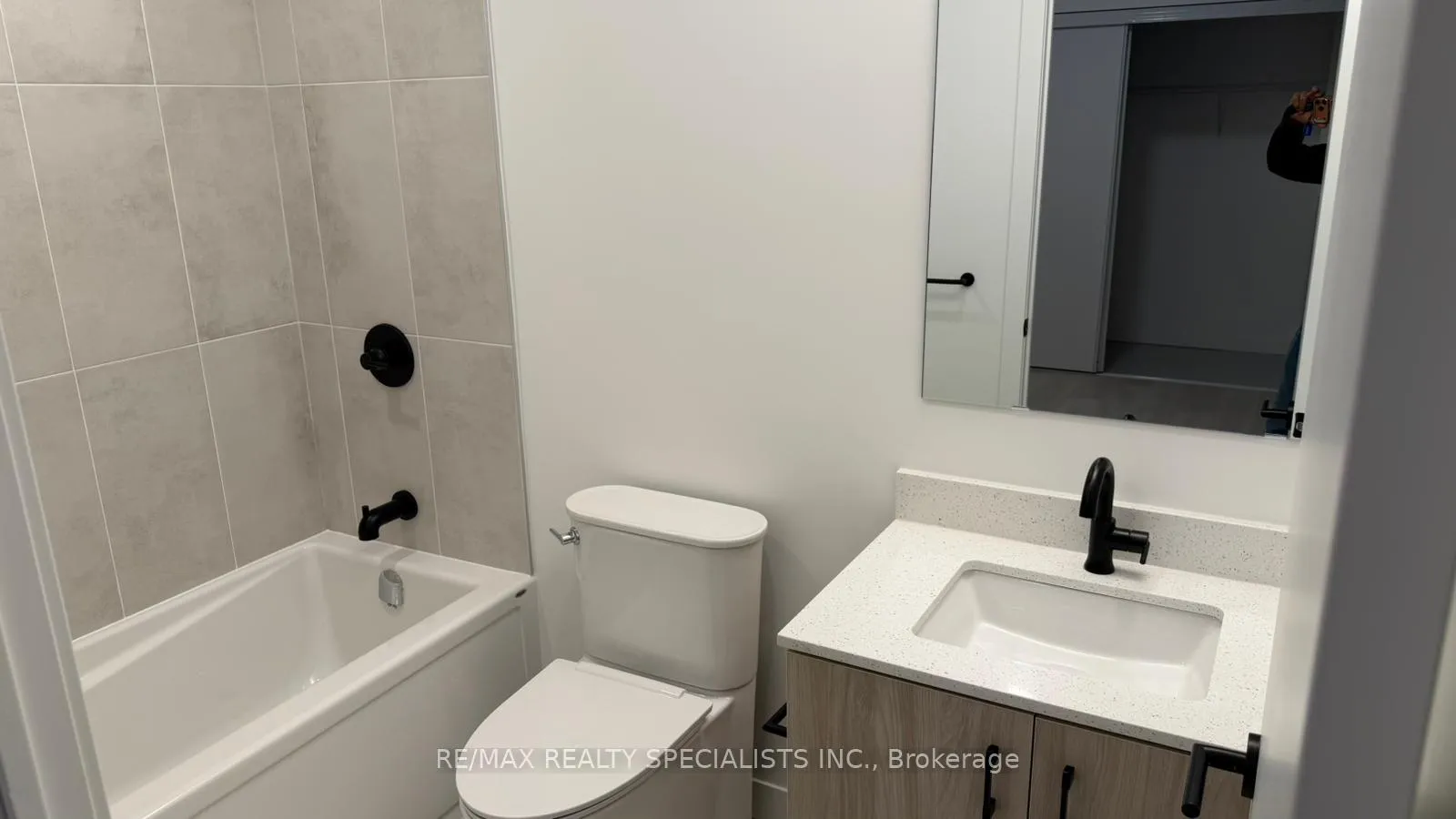 Photo 13 of Unit 105, 4878 Powers Common, Burlington, Alton — HOMEH