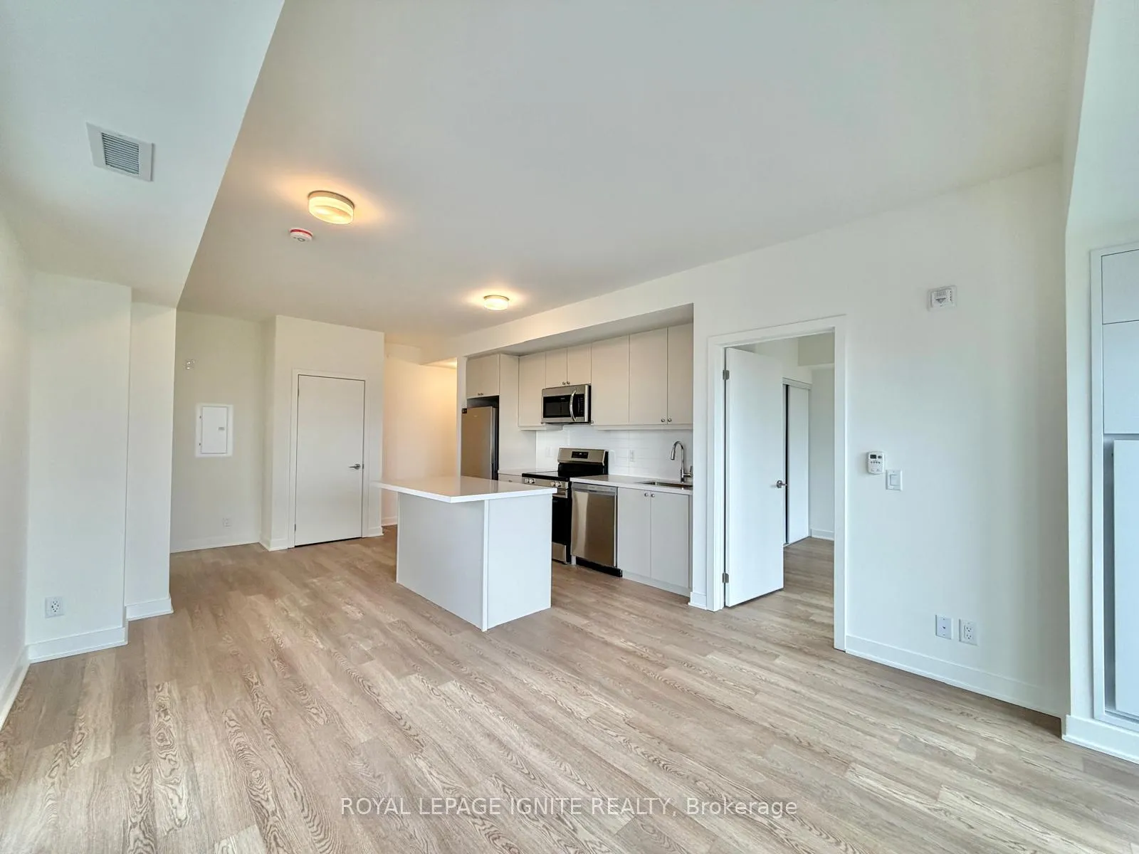 Photo 10 of Unit 507, 51 Clarington Boulevard, Clarington, Bowmanville — HOMEH