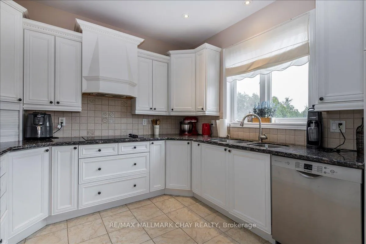 Photo 8 of 30 Birkhall Place N, Barrie, Innis-Shore — HOMEH