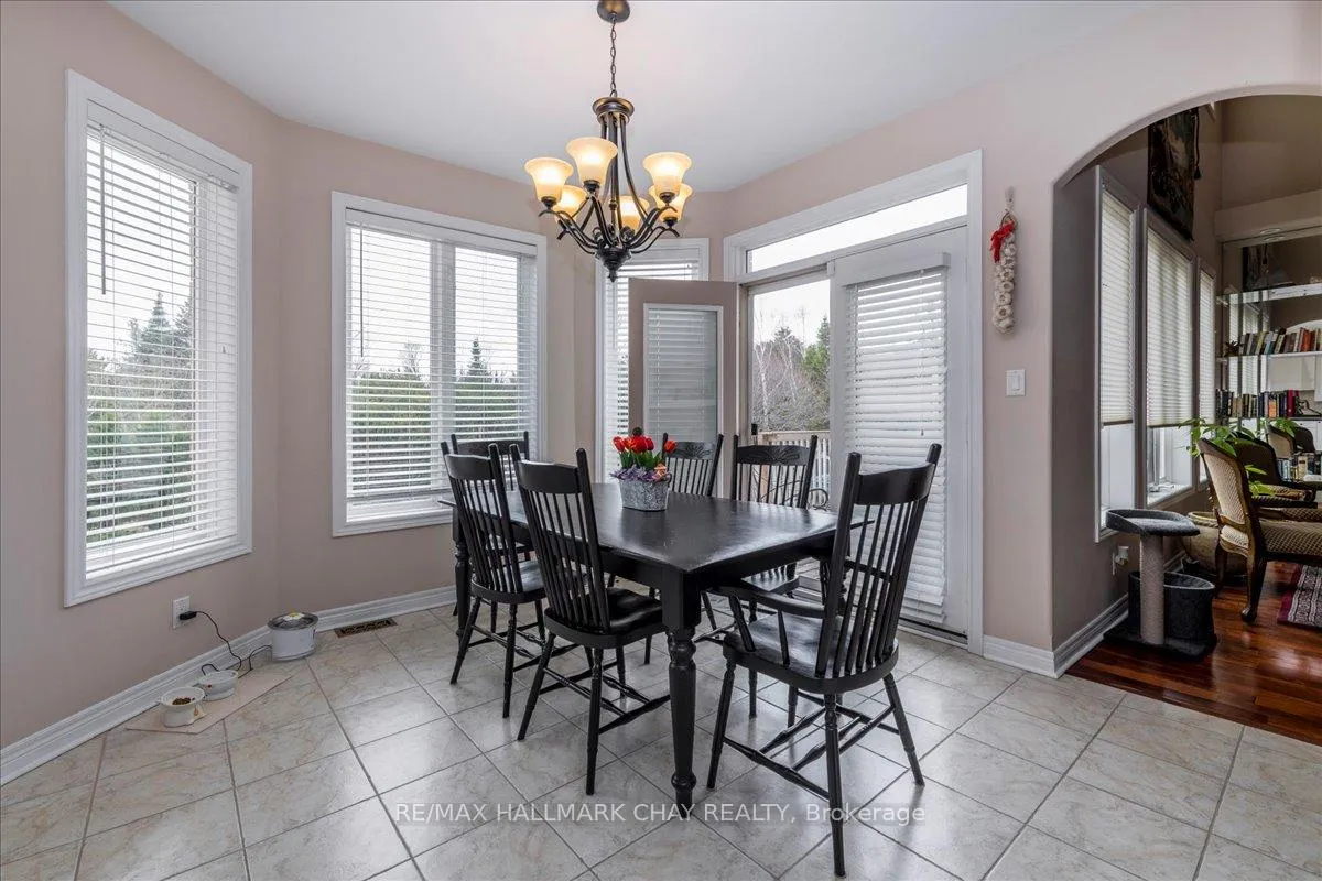 Photo 10 of 30 Birkhall Place N, Barrie, Innis-Shore — HOMEH