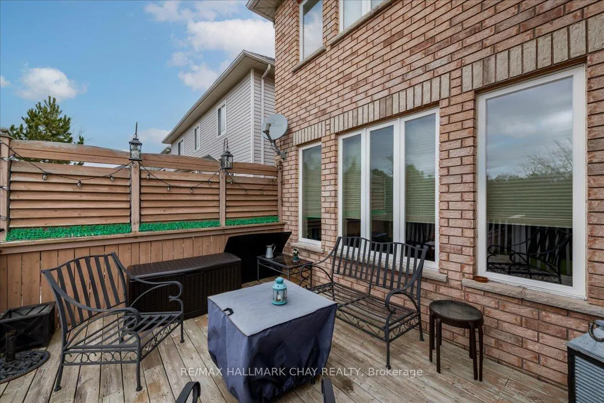 Photo 12 of 30 Birkhall Place N, Barrie, Innis-Shore — HOMEH