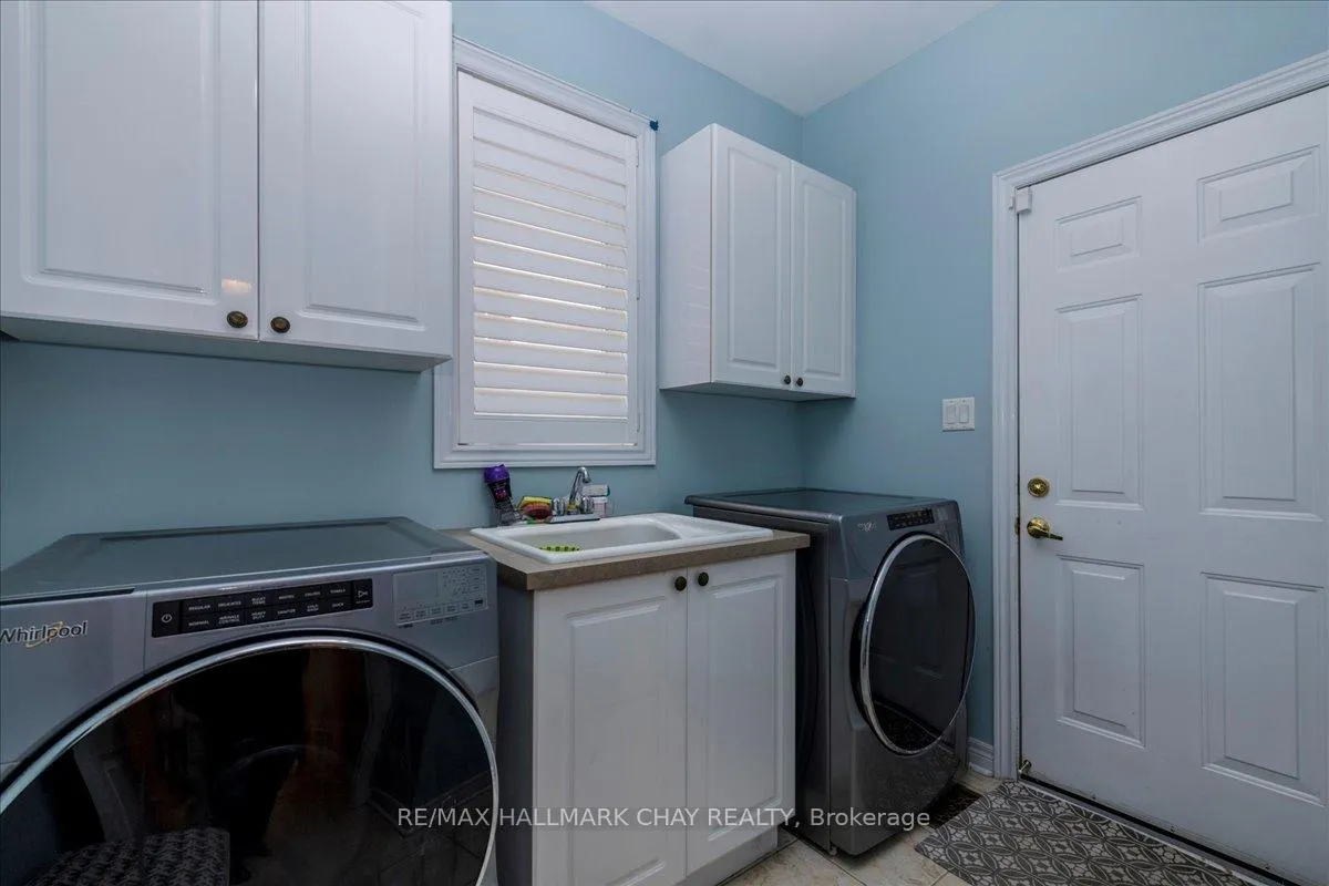 Photo 17 of 30 Birkhall Place N, Barrie, Innis-Shore — HOMEH