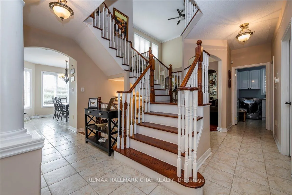 Photo 18 of 30 Birkhall Place N, Barrie, Innis-Shore — HOMEH